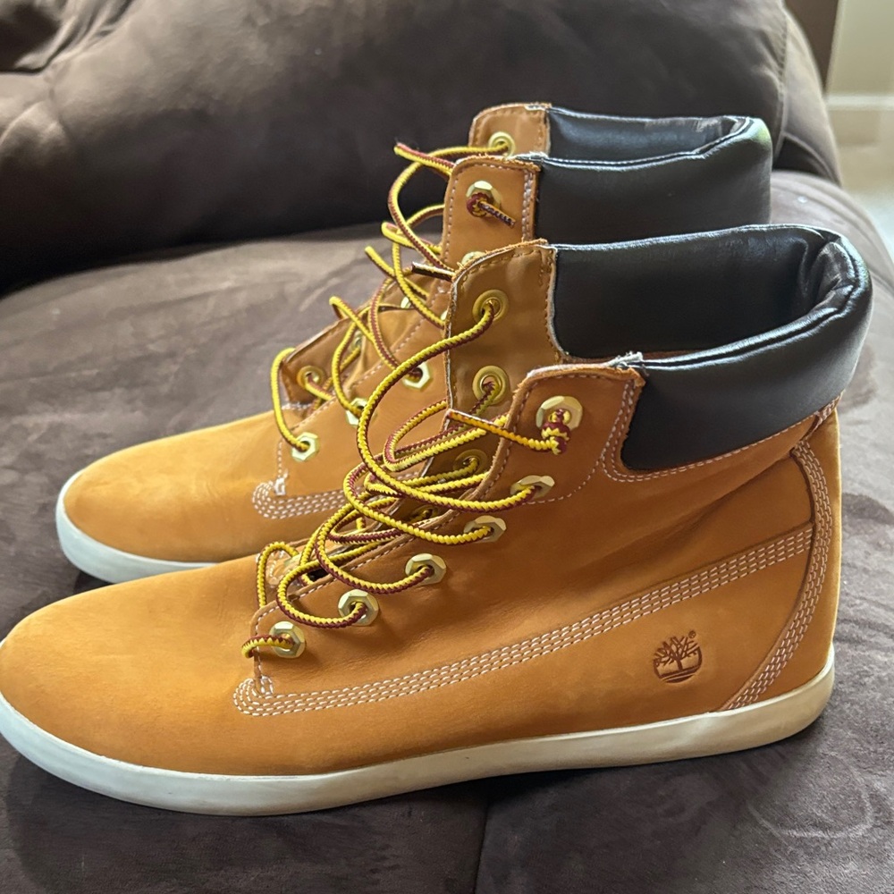 Timberland Brown High-Top Boots with Yellow Laces